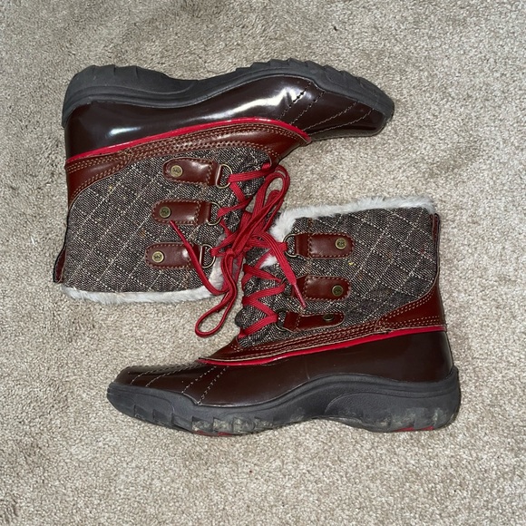 Anne Klein Sport Quilted Boots Women’s 7 Rubber Base Brown & Red SLIGHTLY WORN - Picture 2 of 4